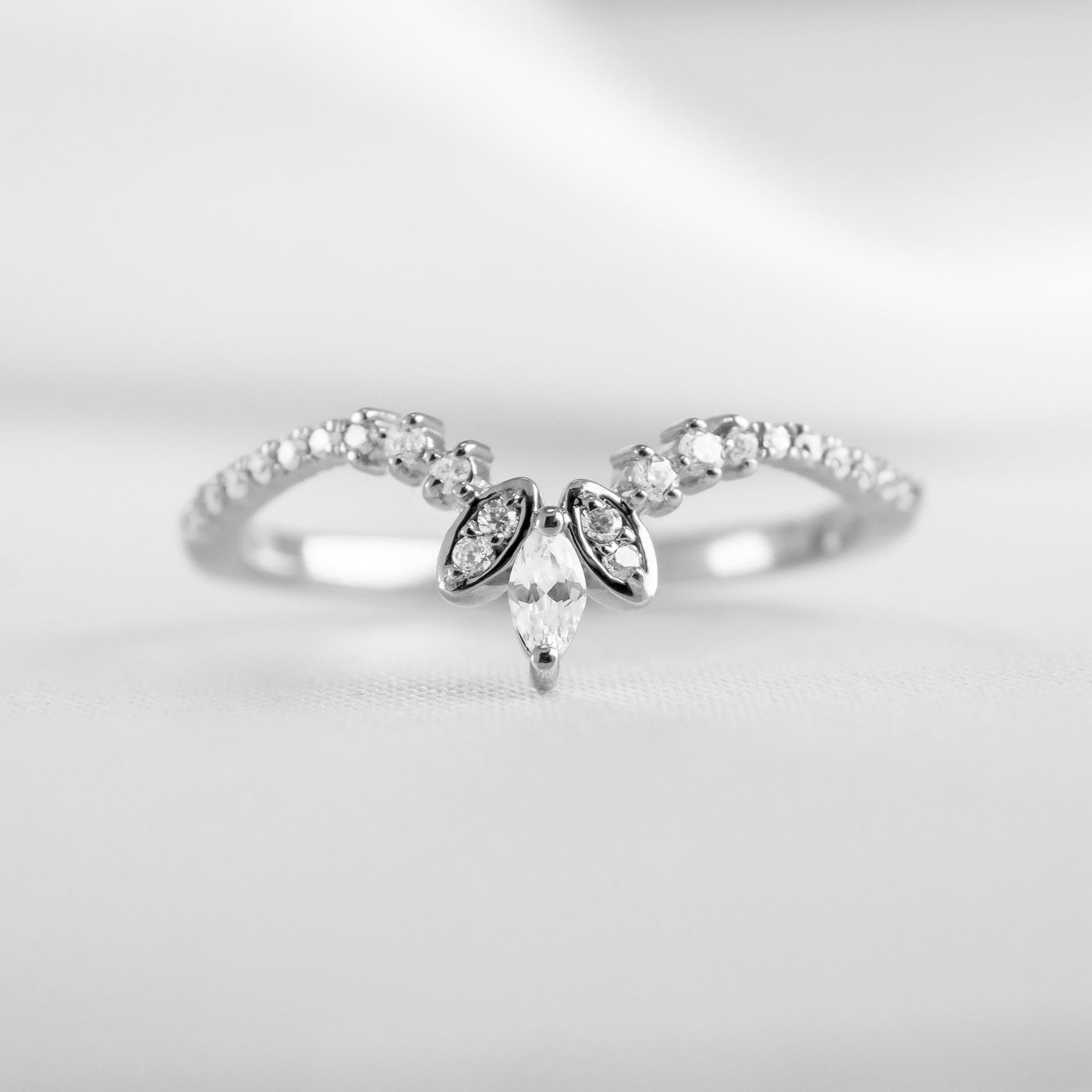 The Halee Diamond Chevron Wedding Ring - Lisa Robin#color_platinum